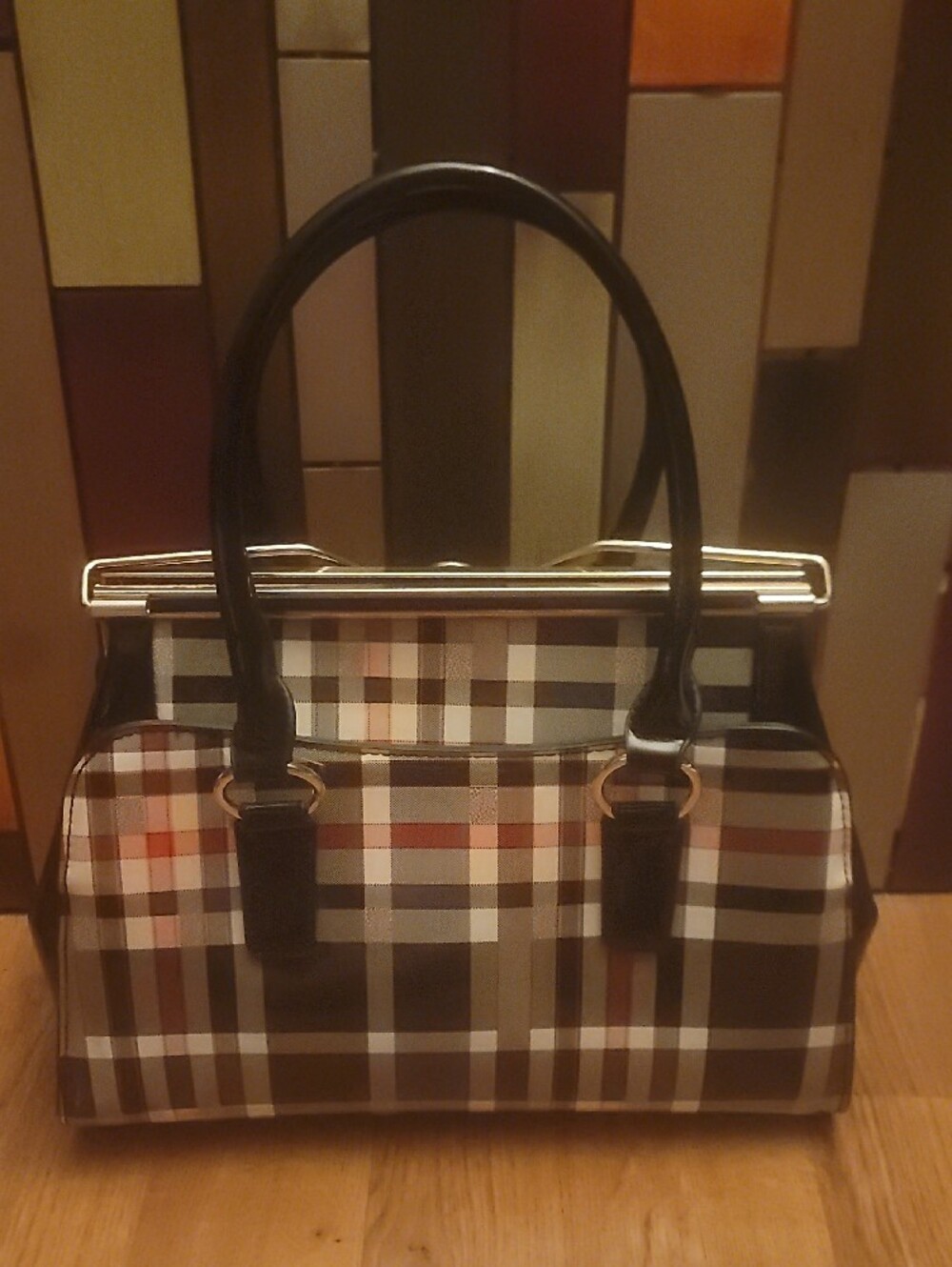 Checkered Handbag - Picture 2 of 8